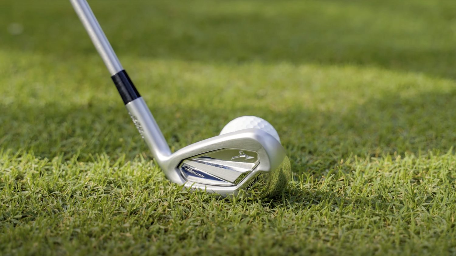 JPX 925 Hot Metal High Launch at address